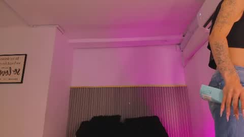 ash_valentine online show from July 22, 2026, 7:38 pm
