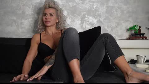 Snapshot of ashadevon_fit chatting on October 2, 2025, 8:54 am Asha online show from October 2, 2025, 8:54 am