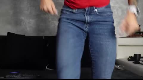 Snapshot of ashadevon_fit chatting on October 3, 2025, 9:39 am Asha online show from October 3, 2025, 9:39 am