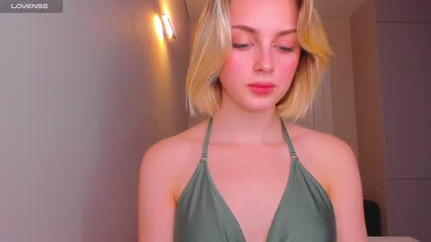 Snapshot of ashbunny_ chatting on December 2, 2024, 5:37 pm your pretty Ashley online show from December 2, 2024, 5:37 pm