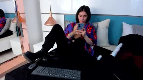 Ashkoreh online show from February 9, 2026, 9:19 pm