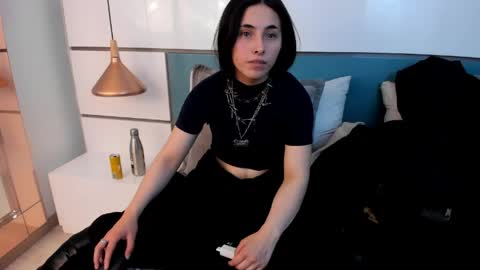 Ashkoreh online show from May 6, 2026, 9:09 pm