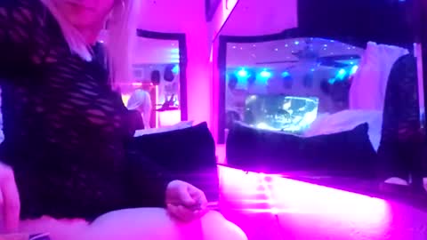 Snapshot of ashl33mackenzi3 chatting on February 12, 2025, 1:06 pm Ashl33mackenzi3 online show from February 12, 2025, 1:06 pm