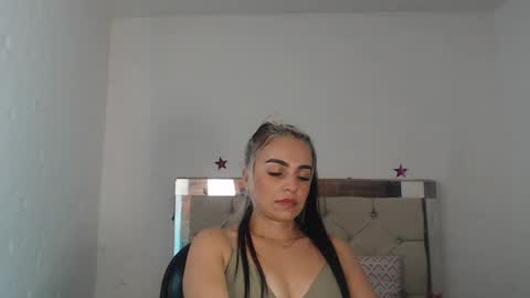 ashley__tylor online show from January 14, 2025, 6:13 am