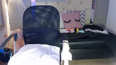 ashley__tylor online show from April 29, 2026, 8:15 pm