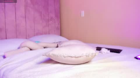 ashley_beaomunt online show from April 25, 2026, 1:41 pm
