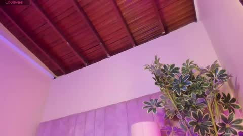 ashley_beaomunt online show from April 26, 2026, 10:57 am