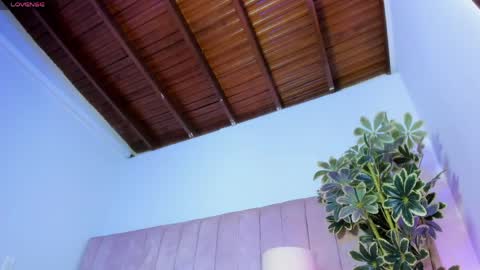 ashley_beaomunt online show from May 20, 2026, 10:54 am