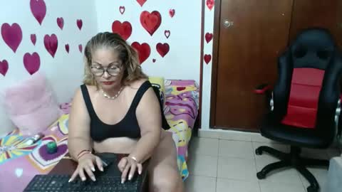 ashley pink11 online show from January 28, 2025, 1:39 am