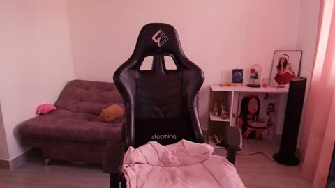 Snapshot of ashleyene2 chatting on October 21, 2025, 7:58 pm Ashley online show from October 21, 2025, 7:58 pm