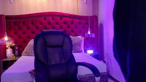 Ashley  online show from November 15, 2025, 4:25 pm