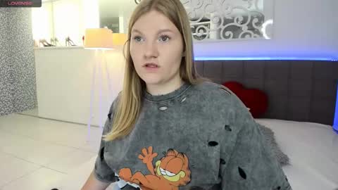 AshleyJonse online show from September 22, 2025, 4:58 am