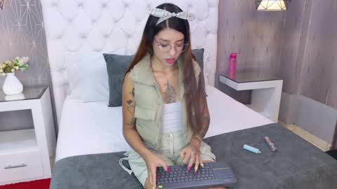 Snapshot of ashleyroberh chatting on April 9, 2026, 8:03 pm AshleyRoberh online show from April 9, 2026, 8:03 pm