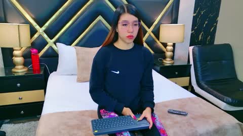 Snapshot of ashleyroberh chatting on April 20, 2026, 7:37 pm AshleyRoberh online show from April 20, 2026, 7:37 pm