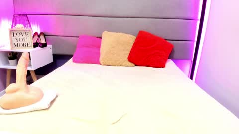 ashleyrobert_ online show from May 7, 2026, 8:58 pm