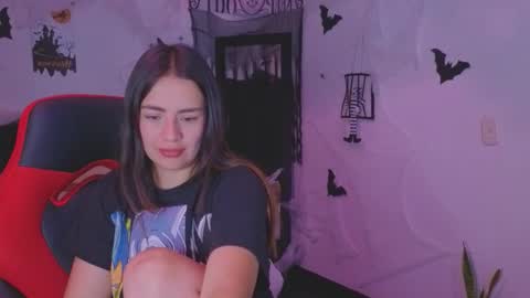 Snapshot of ashleyt1998 chatting on October 21, 2025, 4:30 pm ASHLEY online show from October 21, 2025, 4:30 pm