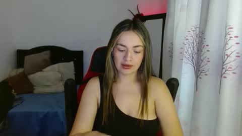 Snapshot of ashleyt1998 chatting on May 5, 2026, 2:58 pm ASHLEY online show from May 5, 2026, 2:58 pm