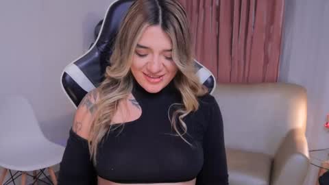 Snapshot of ashleyvalirya chatting on October 3, 2025, 4:09 am Ashley Lauren online show from October 3, 2025, 4:09 am