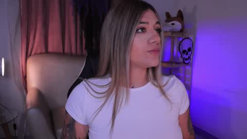 Snapshot of ashleyvalirya chatting on October 20, 2025, 4:02 am Ashley Lauren online show from October 20, 2025, 4:02 am