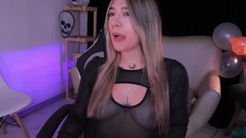 Snapshot of ashleyvalirya chatting on October 28, 2025, 4:16 am Ashley Lauren online show from October 28, 2025, 4:16 am