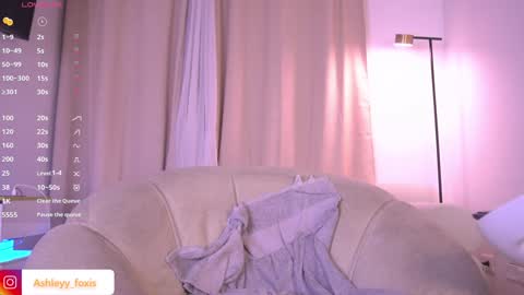 Snapshot of ashleyyfox_ chatting on February 1, 2025, 4:35 am Ashley Fox online show from February 1, 2025, 4:35 am