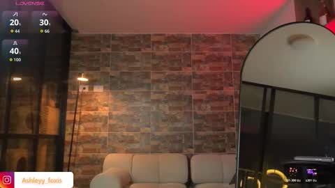 Ashley Fox online show from December 3, 2025, 5:26 am