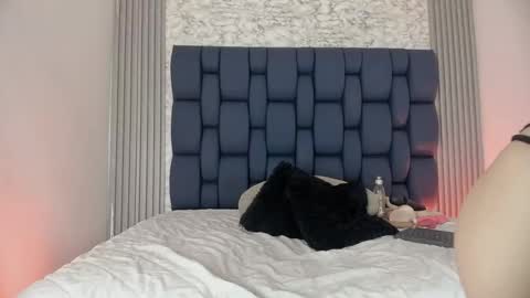 ashlybenison online show from April 29, 2026, 5:33 am