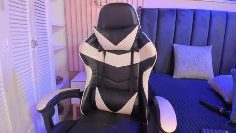 Snapshot of ashlye_miller_ chatting on February 25, 2026, 4:33 am ashlye_miller_ online show from February 25, 2026, 4:33 am