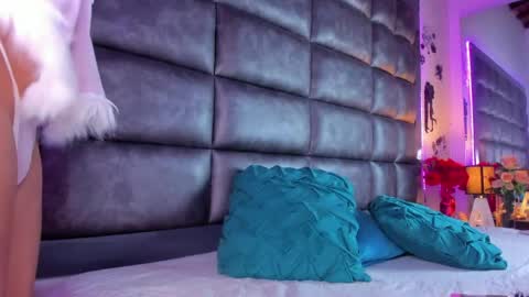 ashlymillerr_ online show from May 19, 2026, 7:53 pm