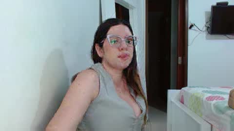 Snapshot of ashlymoon chatting on May 15, 2026, 10:50 pm AshlyMoon online show from May 15, 2026, 10:50 pm