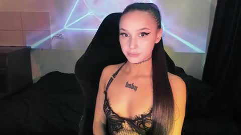 Mila online show from June 4, 2026, 5:35 am