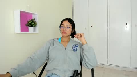 Camila online show from December 19, 2024, 2:24 pm