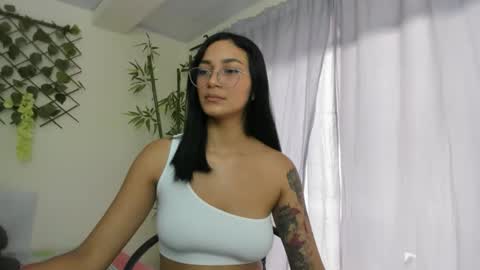 Camila online show from October 24, 2025, 5:53 pm