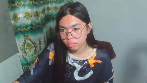 Rhean online show from March 5, 2025, 6:12 pm