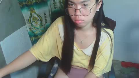 Rhean online show from March 12, 2025, 5:38 pm