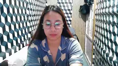 Trixie online show from April 16, 2026, 9:10 am