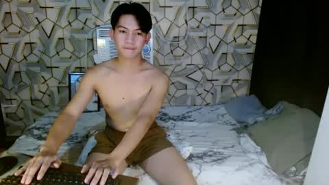 Snapshot of asian_wayne chatting on December 2, 2024, 2:08 pm wayne online show from December 2, 2024, 2:08 pm