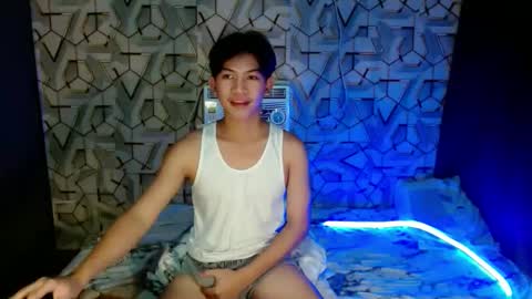 Snapshot of asian_wayne chatting on December 8, 2024, 12:08 pm wayne online show from December 8, 2024, 12:08 pm