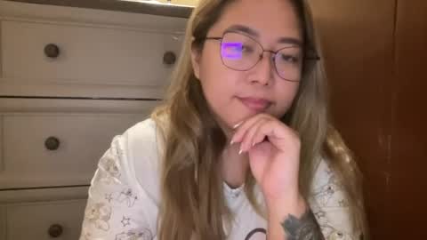 Snapshot of asianbunny10 chatting on July 19, 2026, 3:05 pm Curvy online show from July 19, 2026, 3:05 pm