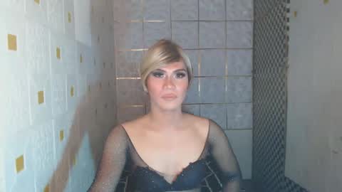 Snapshot of asianhugecock_kelly chatting on February 7, 2025, 9:15 pm Shine online show from February 7, 2025, 9:15 pm