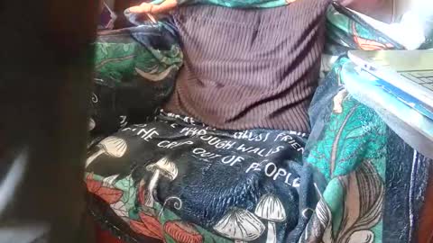 Snapshot of asianlooker chatting on November 7, 2025, 12:49 pm John online show from November 7, 2025, 12:49 pm