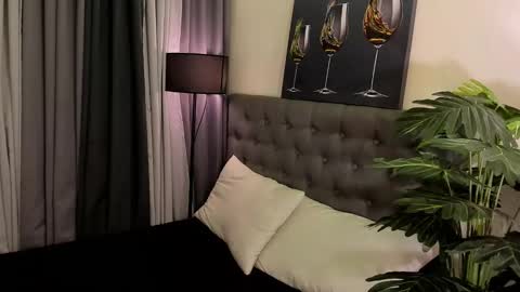 asianpetiteprincess online show from November 19, 2025, 6:52 pm