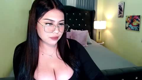 Snapshot of asias_hotkiara chatting on October 3, 2025, 10:23 am KIARA online show from October 3, 2025, 10:23 am