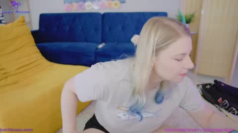 Snapshot of asiri_ocean chatting on May 19, 2026, 2:56 pm Asiri pronounced Ah-siri Please no nicknames 3 online show from May 19, 2026, 2:56 pm