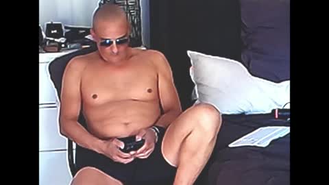 Snapshot of askil8802 chatting on April 4, 2026, 6:33 am askil8802 online show from April 4, 2026, 6:33 am