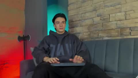 Aslan  online show from February 24, 2026, 2:31 am