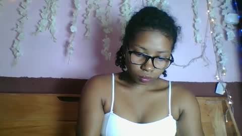 asmiraa online show from May 5, 2026, 4:37 pm