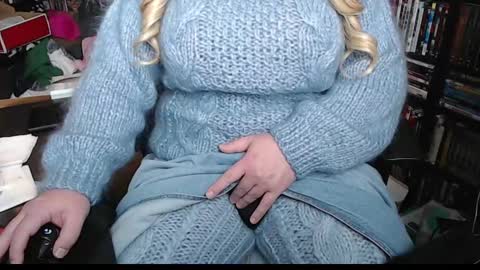 Snapshot of aspen_vale chatting on February 10, 2025, 2:48 pm Aspen Vale online show from February 10, 2025, 2:48 pm