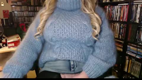 Snapshot of aspen_vale chatting on February 17, 2025, 11:53 pm Aspen Vale online show from February 17, 2025, 11:53 pm