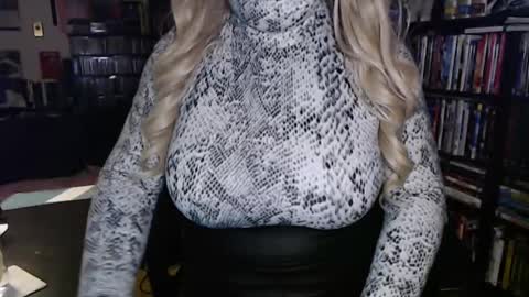 Aspen Vale online show from September 27, 2025, 2:27 am